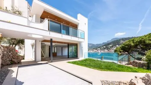 New contemporary house on the seafront in Puerto de Sóller New contemporary house on the seafront in Puerto de Sóller